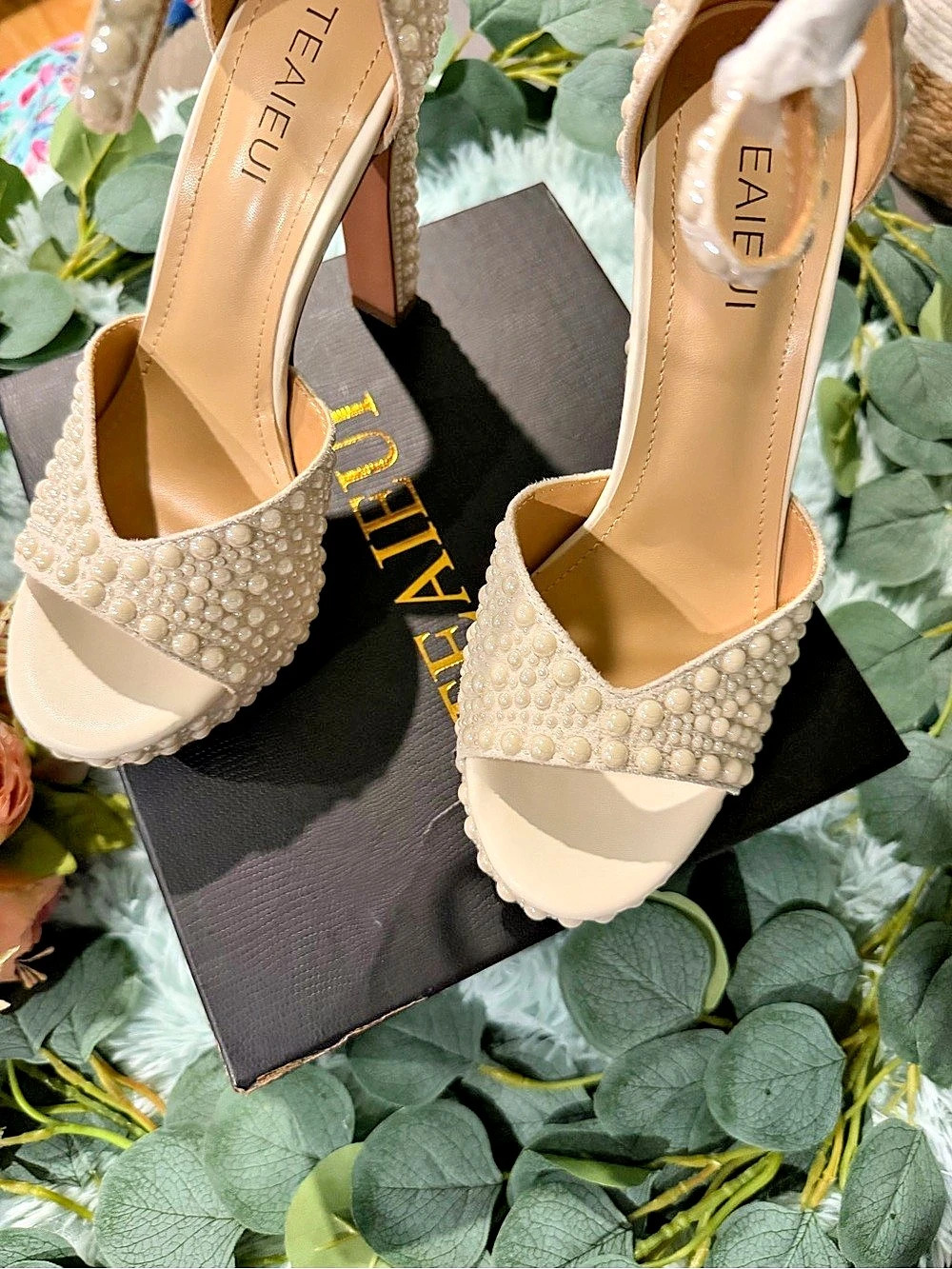 TEAUEI Pearl Platform Heels in White US 7.5 NEW